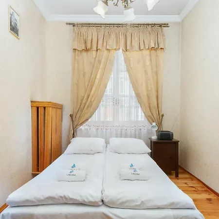 Vintage Old Town By Renters